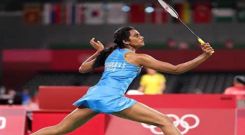 भारताची अव्वल बॅडमिंटनपटू पी.व्ही. सिंधू ऑलिम्पिक मेडलपासून फक्त एक विजय दूर